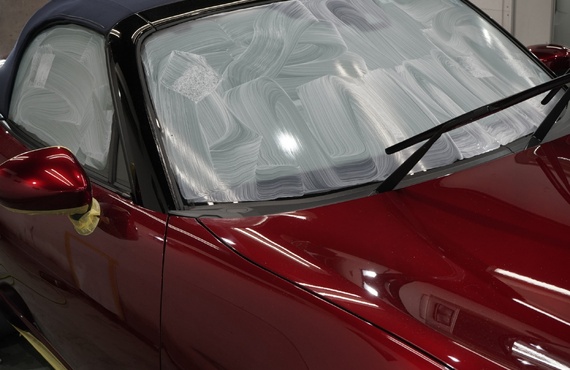 視界もクリアになる窓ガラスの施工 | 東京のカーコーティングなら高技術のBeauty Cars